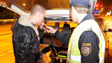 Alko und Drogenlenker im Visier Polizei nahm 25 Führerscheine ab in