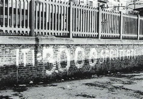 Scritta Sul Muro Di Fronte All Istituto Tecnico Industriale