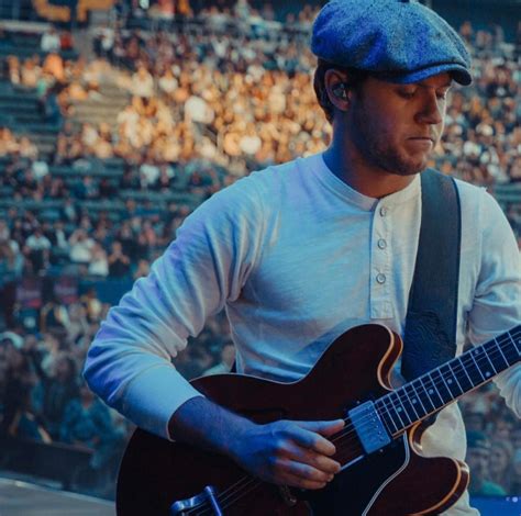 Niall Horan lança versão acústica e linda de Slow Hands Capricho