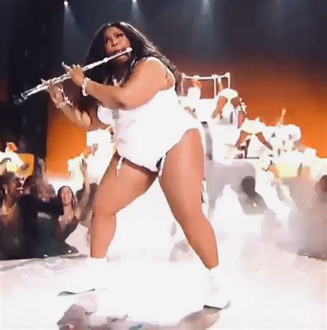 Oppressed Rapper Lizzo Twerks While Playing James Madisons Year