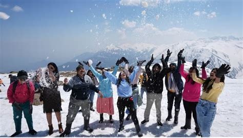 Jammu And Kashmir Witnesses Record Breaking Tourism Surge In 2023