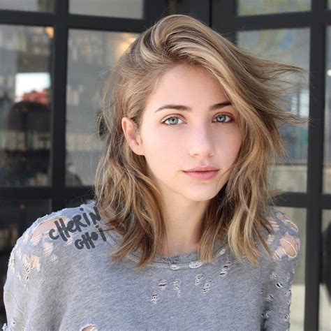 Emily Rudd Rocking Her short hair : r/PrettyGirls