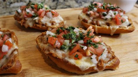 Smoky Mexican Molletes Recipe