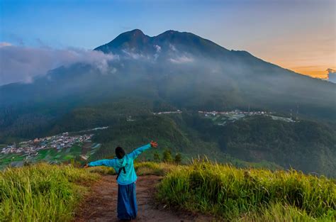 Pendakian Bukit Mongkrang Karanganyar SEPASANGCARRIER