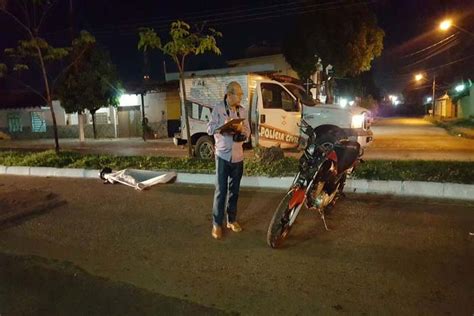 Motociclista morre ao colidir violentamente em árvore Rondônia