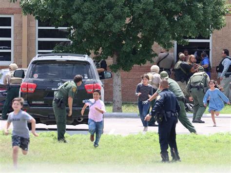 Revelan fotos inéditas del escape de niños durante tiroteo de Texas