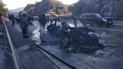 Se Incendia Un Auto En La Autopista Del Sol Cerca De Tierra Colorada