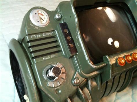 FALLOUT 3: Pip-Boy 3000 Replica is Jaw-Dropping — GeekTyrant