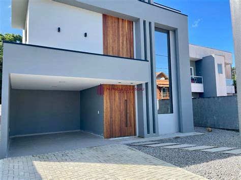 Casa alto padrão à venda no bairro Meia Praia Navegantes