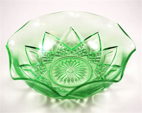 Hazel Atlas Depression Glass Fancy Large Berry Ruffled Green Bowl