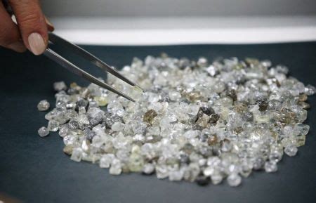 Monde Des Mesures Radicales Pour Stopper La Chute Des Prix Du Diamant