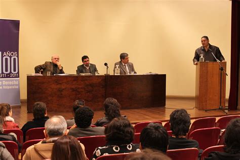 Debate sobre educación chilena Facultad de Derecho UV