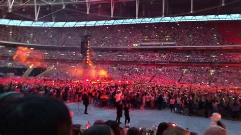 Wembley Stadium Bts Bts Broke Down In Tears After Armys Held This