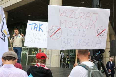 Warszawiacy mają dość Protestują przeciwko zakazowi sprzedaży aut