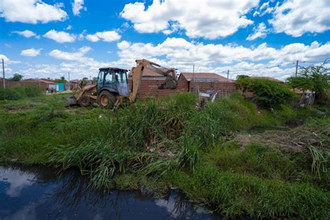 Através de limpeza de canais Prefeitura de Juazeiro melhora pontos de