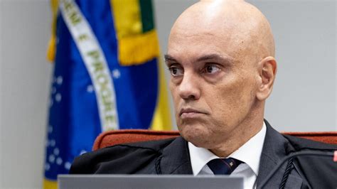 Moraes pede explicações a Tarcísio sobre colégios cívico militares