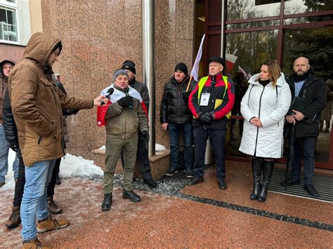 Wicewojewoda Ewa Kulikowska Spotka A Si Z Rolnikami Protestuj Cymi Pod