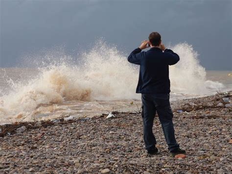 Investigan El Hallazgo De Un Cad Ver Que Flotaba Frente A La Playa De