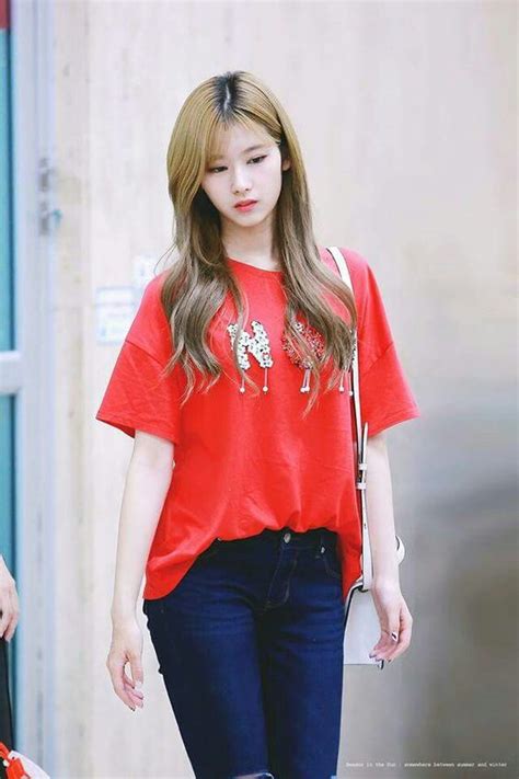 10 Times Twices Sana Showed Off Her Goddess Proportions In A Simple Pair Of Jeans Koreaboo