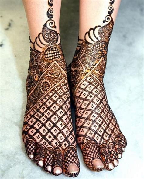 Beautiful And Easy Mehndi Designs For Leg