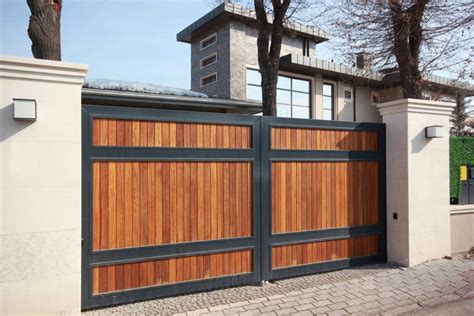 Wooden Electric Gates The Key Facts Abca Systems
