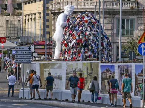 Napoli In Fiamme La Venere Degli Stracci Di Michelangelo Pistoletto