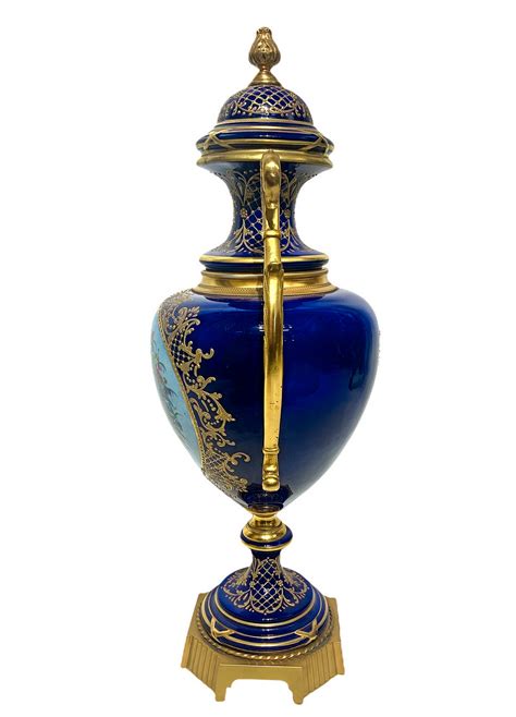 Vaso In Porcellana Sevres Stile In Colore Blu Con Manici Dorati E