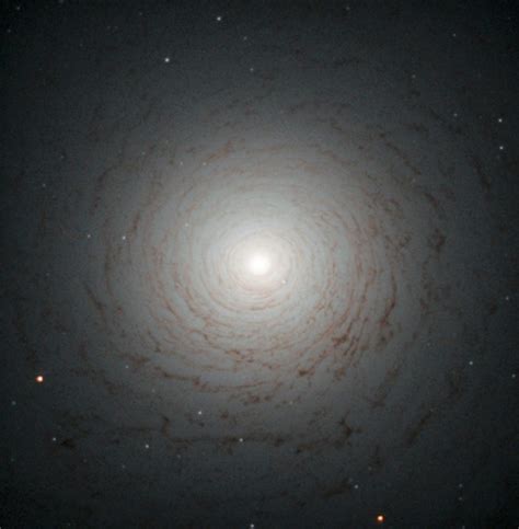 Hubble Views Lenticular Galaxy NGC 524