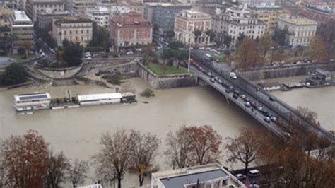 Contienen El R O T Ber Y El Centro De Roma Se Salva De La Inundaci N