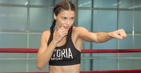 Adriana Lima S Abs Pictures POPSUGAR Latina