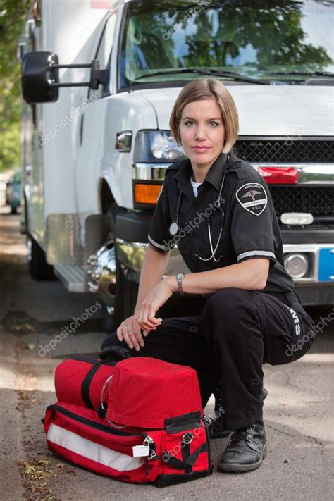 Confident EMS Paramedic Woman — Stock Photo © SimpleFoto #7094059