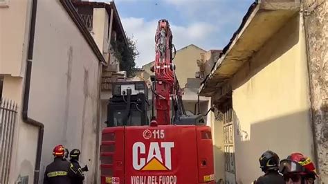 Casapesenna Ce Vigili Del Fuoco Abbattono Il Bunker Zagaria Teatro Della Cattura Del