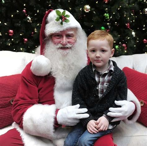 Shopping no Canadá tem Papai Noel especializado em receber crianças