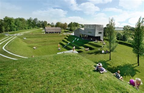 Gouden Piramide Te Zien Bij Kunstuur Architectuur Nl