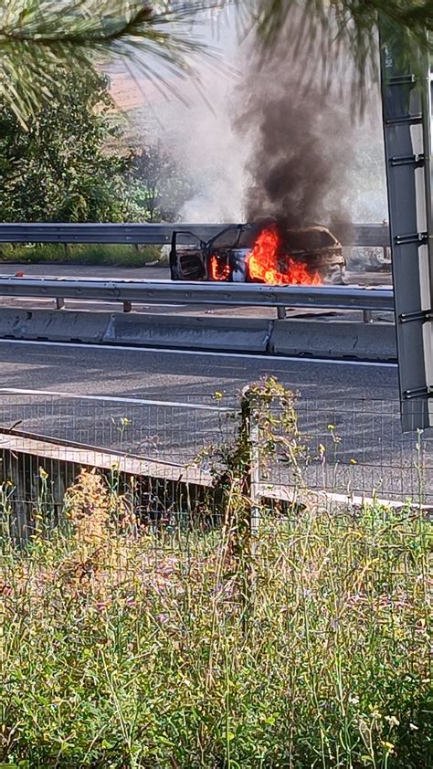 Assalto Al Portavalori Spari E Auto In Fiamme