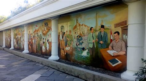 Patung Patung Pahlawan Dan Mural Sejarah Perjuangan Di Kawasan Tugu