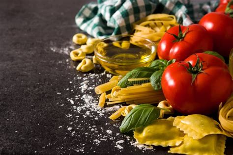 Italienische Pasta Und Zutaten Ravioli Penne Pasta Spaghetti