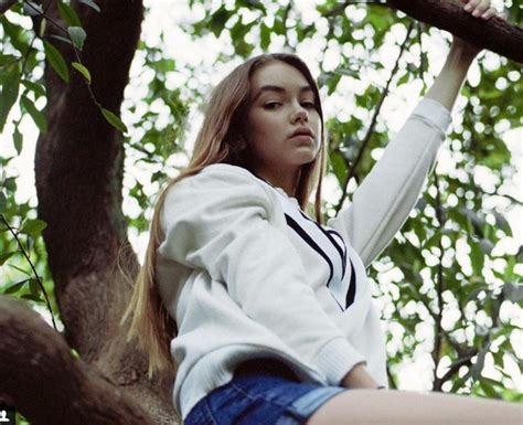 Hot girl nhà người ta 15 tuổi cao 1m70 dáng chuẩn và mặt xinh như búp bê