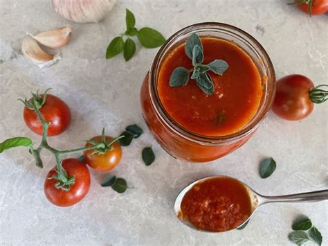 Homemade Tomato Sauce with Fresh Tomatoes