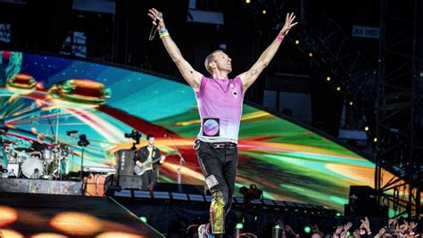 Konser Coldplay Di Jakarta Chris Martin Boleh Dulu Pinjam Seratus