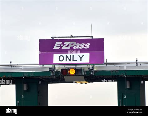 New York Usa December 14 2018 Ezpass Sign And Terminal E Zpass Is Electronic Toll