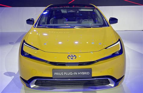 Viitoarea Toyota Prius Phev Ar Putea Avea Un Pret De Euro