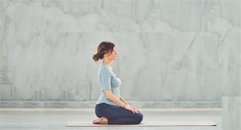 Vajrasana Or Thunderbolt Pose Steps And Benefits Upashana Yoga