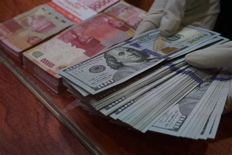 Jelang Akhir Pekan Rupiah Belum Bertenaga