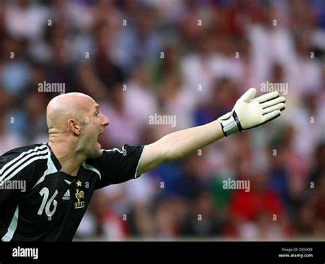 Fabien barthez hi-res stock photography and images - Alamy