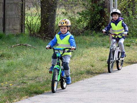 Majówka nad Pilicą Twój długi weekend Spływy kajakowe rzeka Pilica