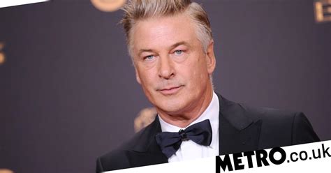 Alec Baldwin Turns In Phone To Authorities After Search Warrant Metro