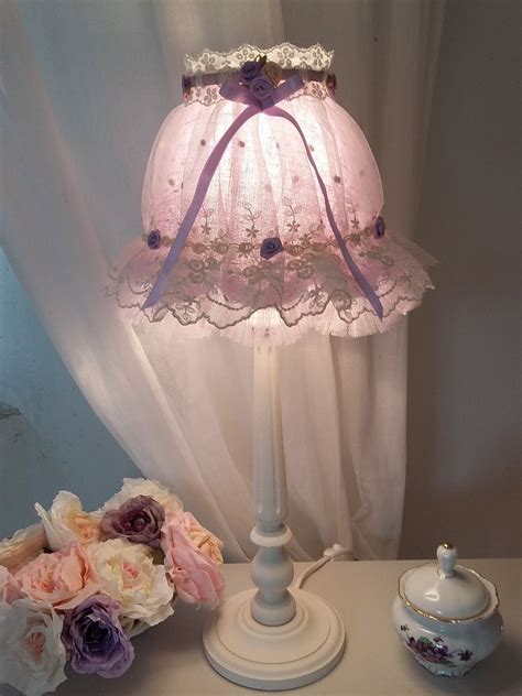 Une Reservee Lampe Shabby Romantique Dentelle Tulle Et Lin