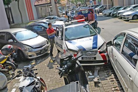 Police cars involved in multi-vehicle accident in Jurong East, Latest Singapore News - The New Paper