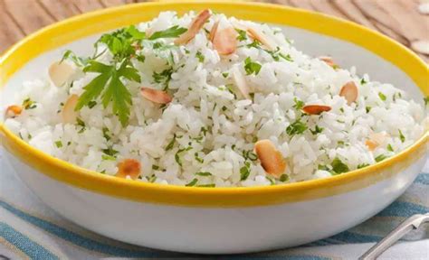 Receita de Arroz especial champanhe e amêndoas Comida e Receitas